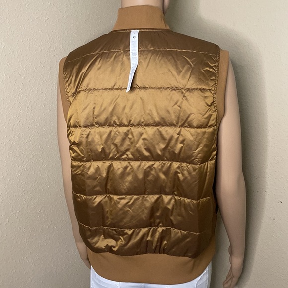 Lululemon Reversible, Women Vest Size 8 Color Tan. - Picture 3 of 10